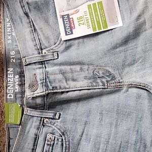 Skinny jeans and slim fit